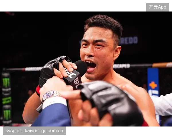 UFC拳手用头挡拳引争议:激烈对决背后的道德与规则之辩 UFC拳手用头挡拳引争议:激烈对决背后的道德与规则之辩